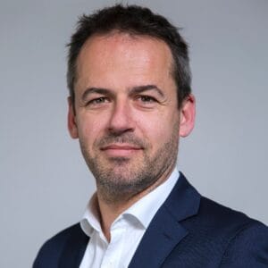 Portrait professionnel de Frédéric Bourcier, expert en cybersécurité et conformité chez Beaver IT.